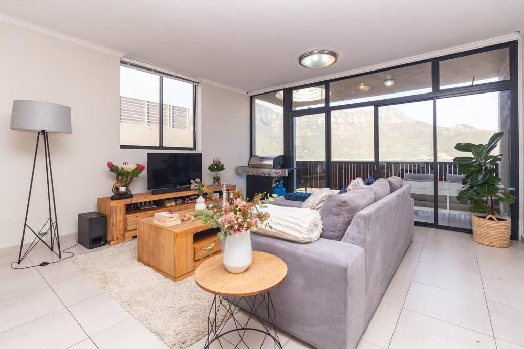 Sea View Penthouse With Jacuzzi Apartment