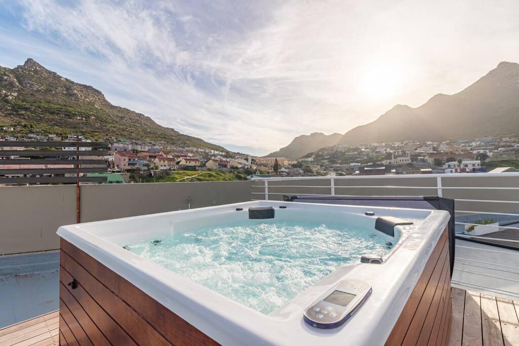 Sea View Penthouse With Jacuzzi * Cape Town